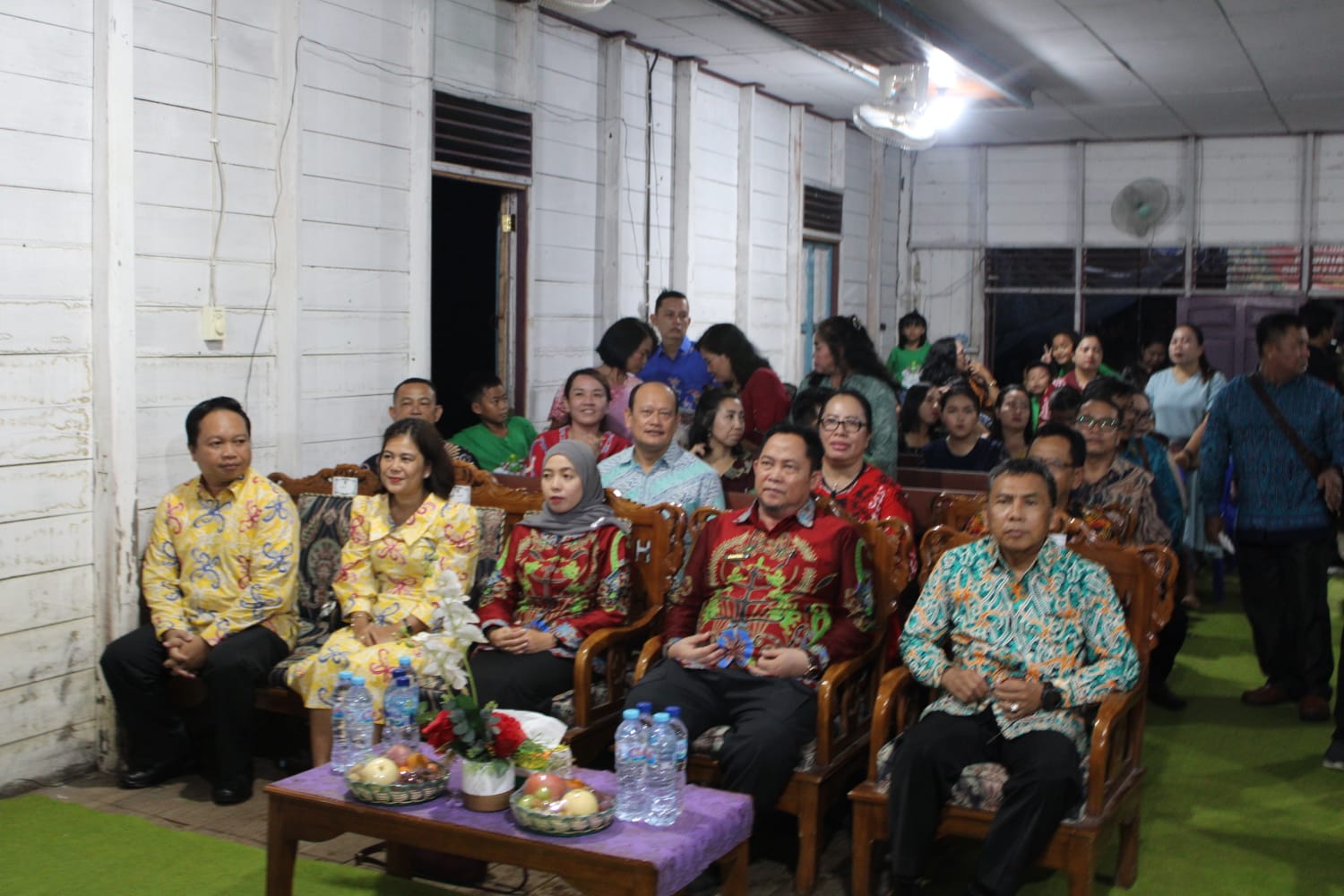 PJ.Bupati Katingan didampingi Istri Hadir Pada Safari Natal