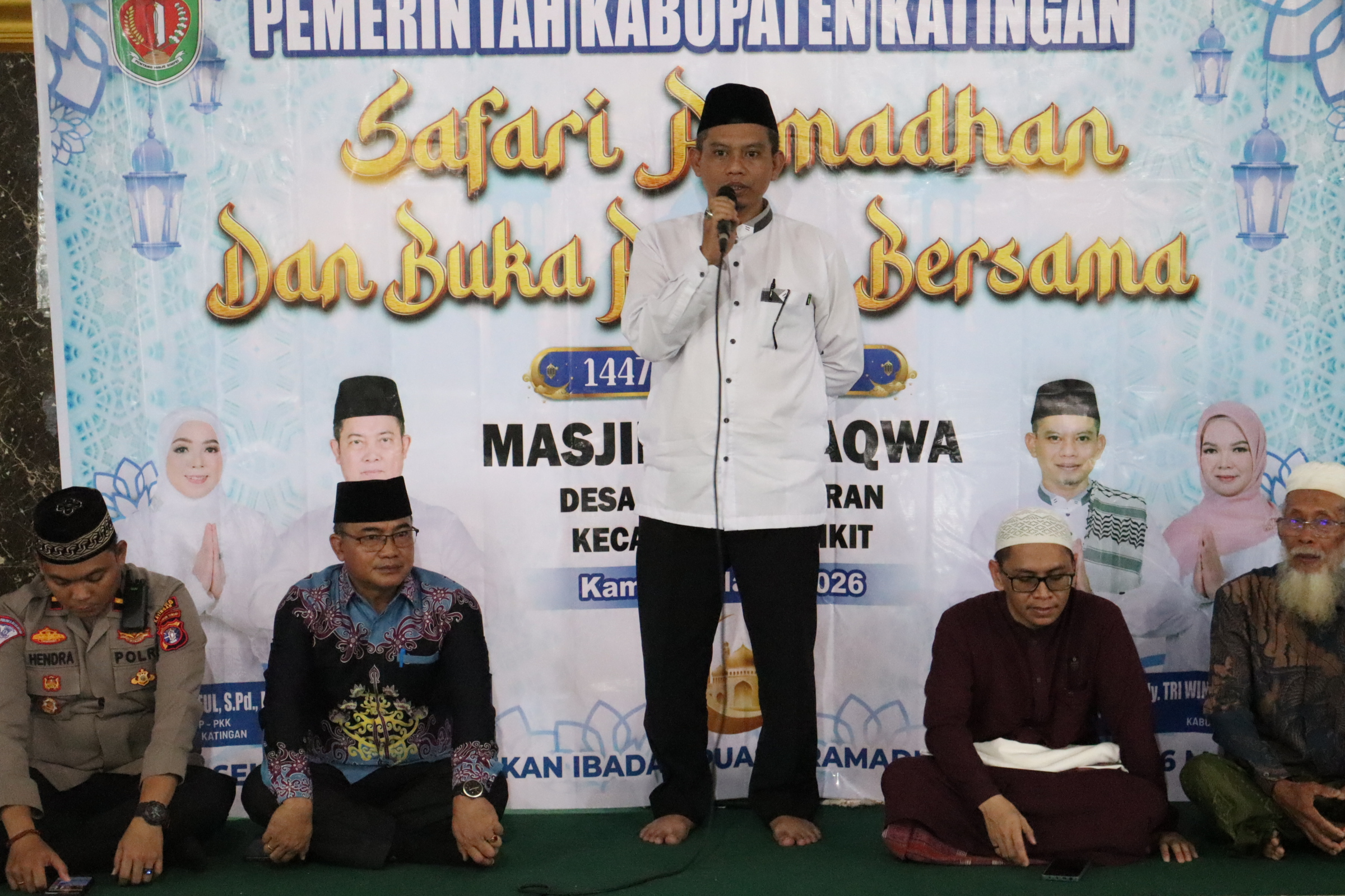 Safari Ramadhan di Desa Tumbang Hiran, Wakil Bupati Katingan Serahkan Tali Asih untuk Warga dan Pengurus Masjid