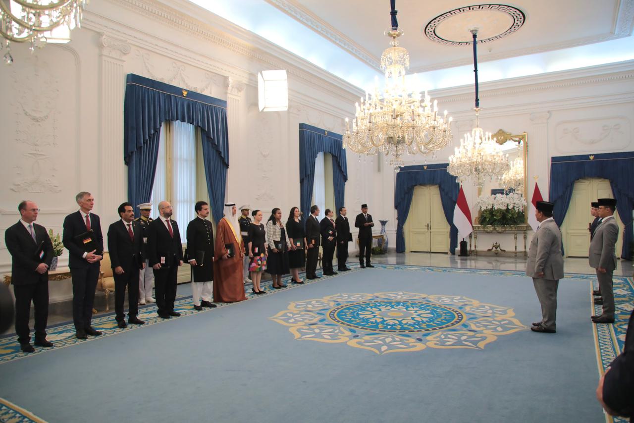 Prabowo Terima Surat Kepercayaan 12 Duta Besar LBBP untuk Republik Indonesia