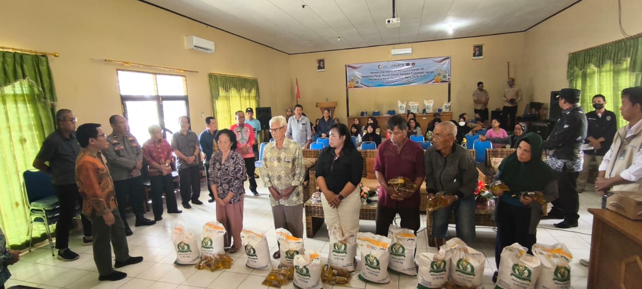 PEMKAB KATINGAN IKUTI PENYERAHAN BANTUAN PANGAN PRESIDEN RI DAN PASAR MURAH SERENTAK JELANG NATARU 2025/2026