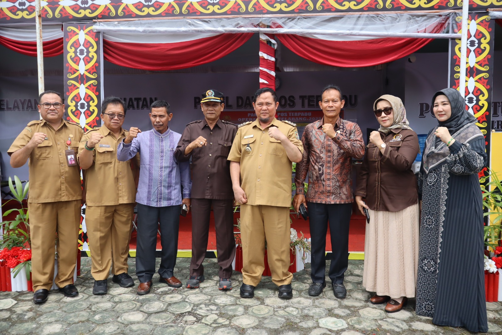 BUPATI KATINGAN TERIMA KUNJUNGAN KETUA DPRD PROVINSI KALIMANTAN TENGAH DI POS TERPADU OPS LILIN TELABANG 2025