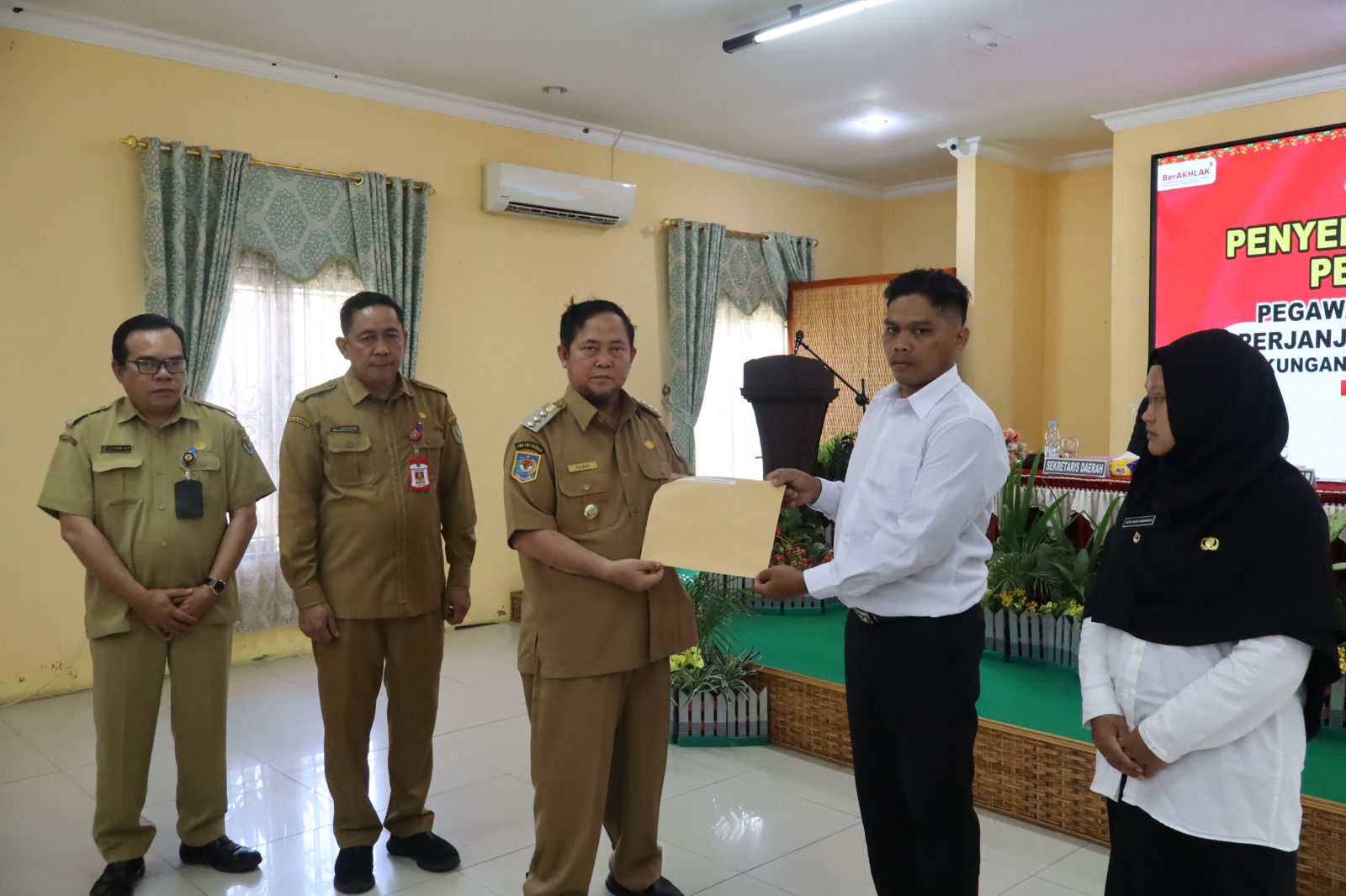 Pemkab Katingan Angkat 24 PPPK Paruh Waktu, Perkuat Layanan Pendidikan dan Teknis Daerah