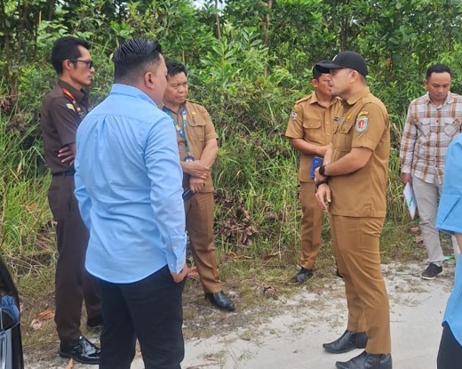 DISPERKIMTAN DAN KEJARI KATINGAN TINJAU LOKASI PEMBANGUNAN TK ADHYAKSA DI KASONGAN