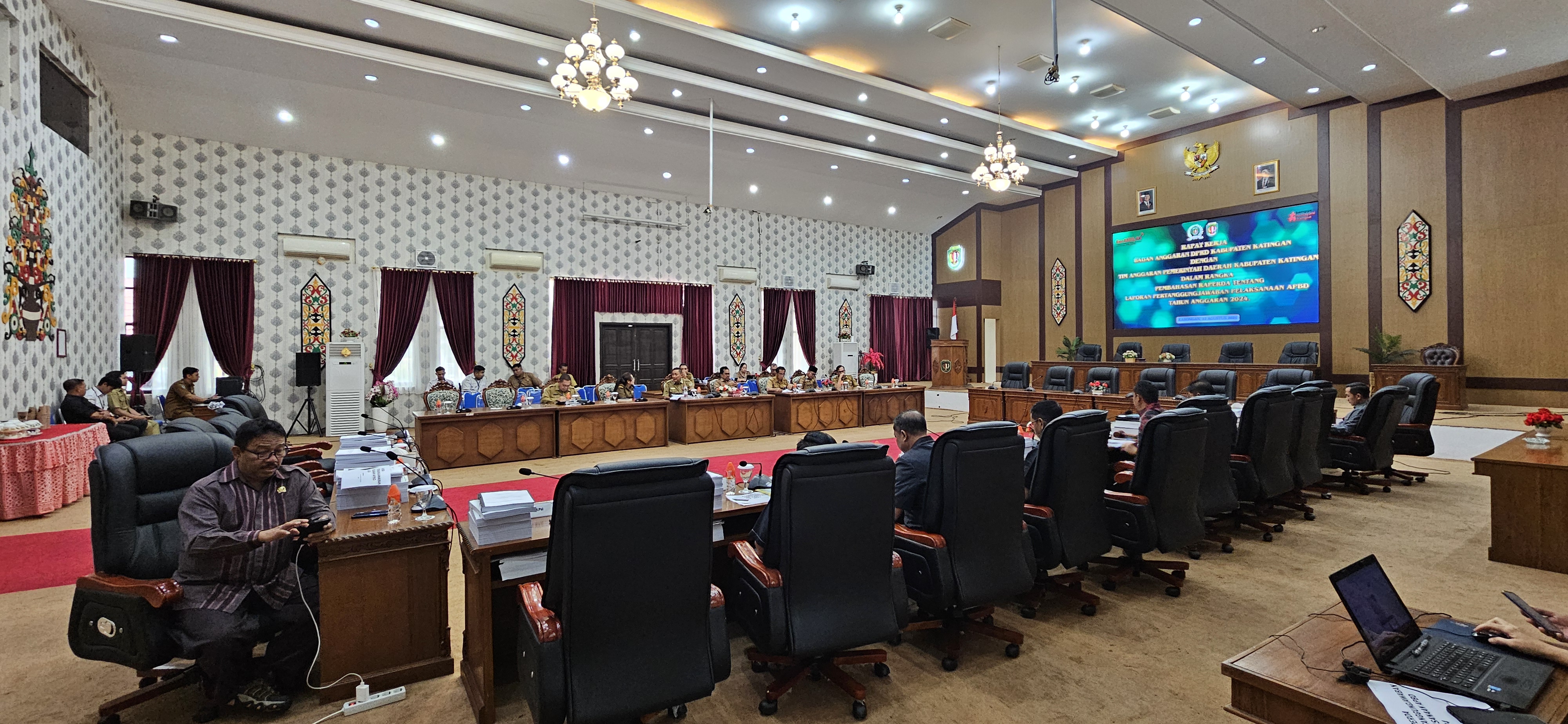 Penjabat Sekda Katingan Hadiri Rapat Kerja Banggar DPRD dan TAPD Bahas Raperda LPj APBD 2024