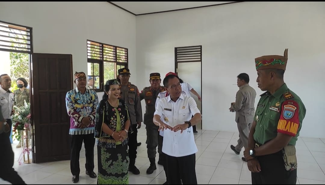Bupati Katingan Meninjau Gedung Kantor Guru SMP Negeri 1 Katingan Tengah
