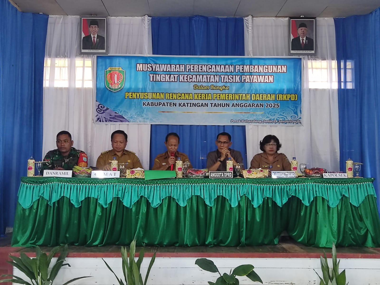 Staf Ahli pimpin musrenbang sesi I