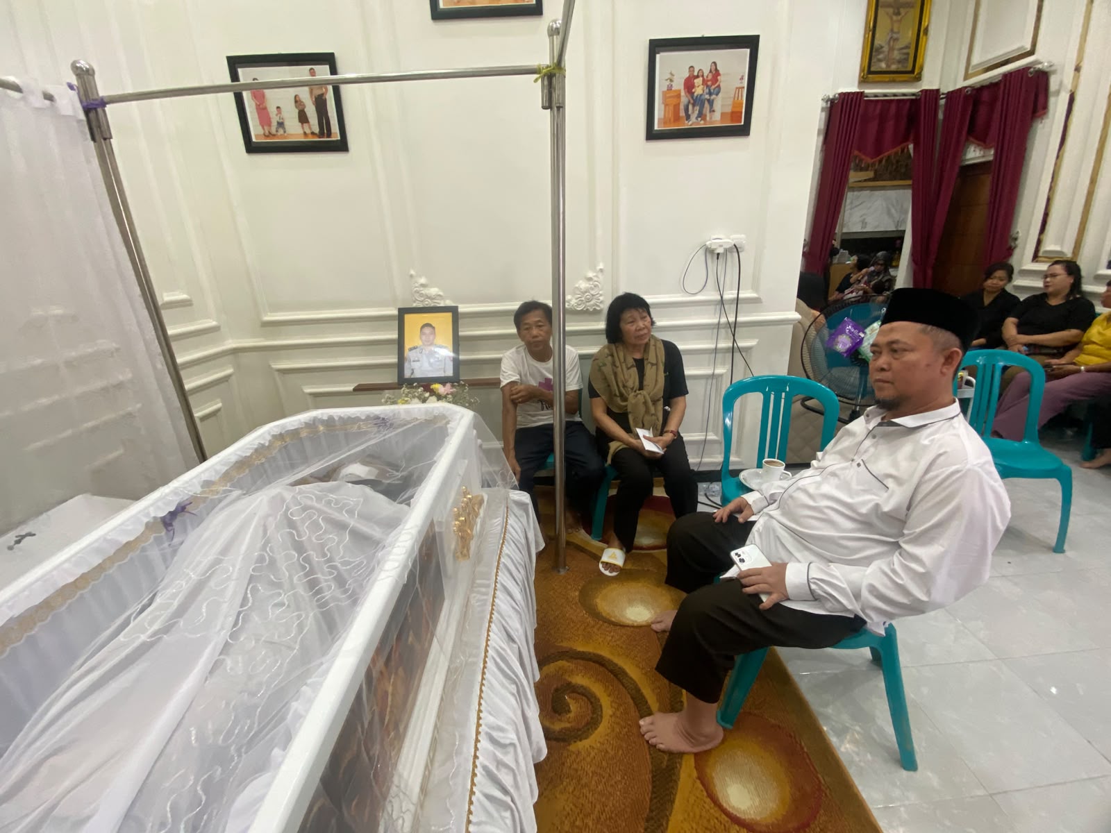 Bupati Saiful Melayat ke Rumah Duka Aipda Yudhie Perdana Putra, Sampaikan Duka Mendalam atas Gugurnya Personel Polri