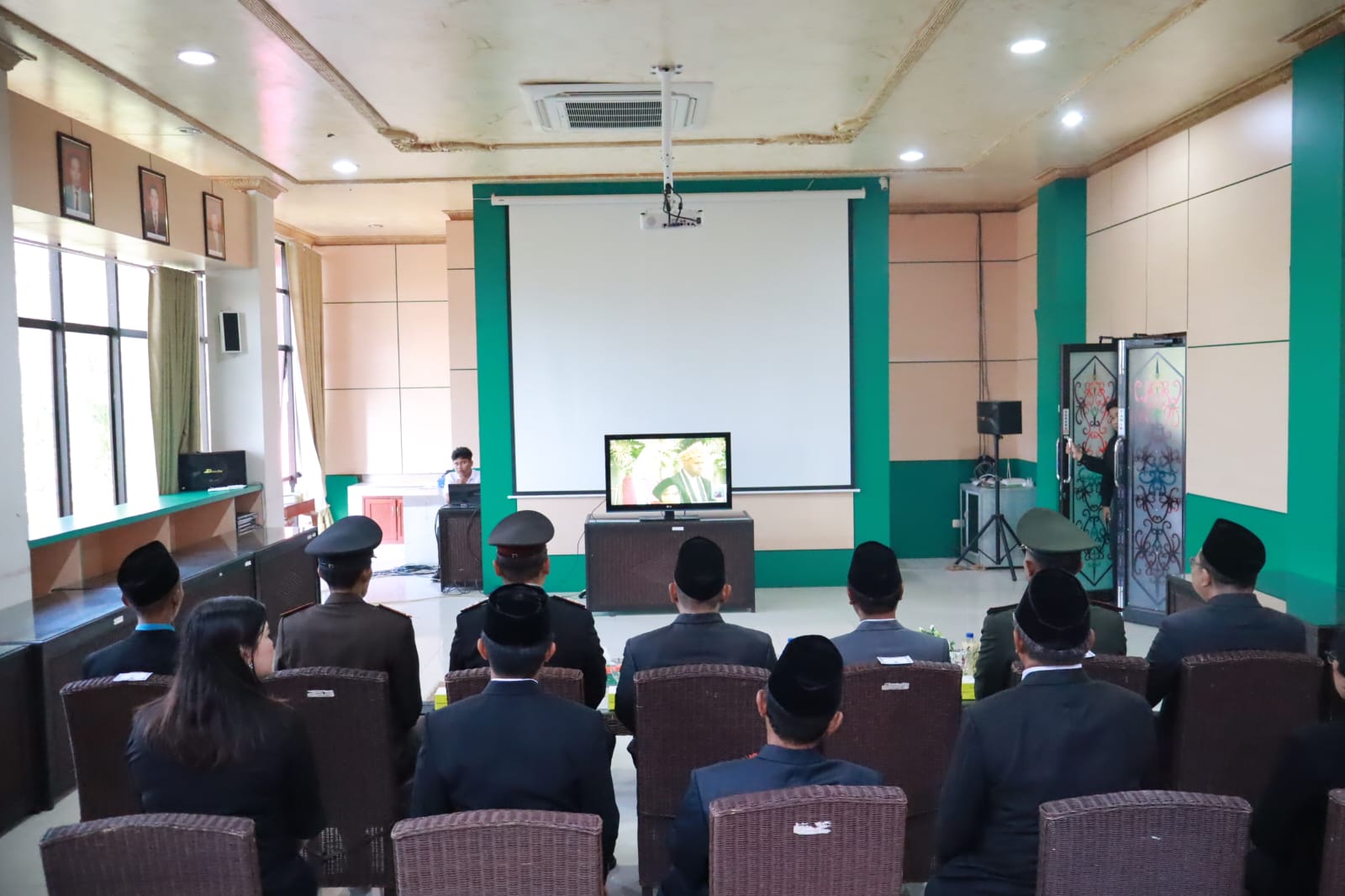 Pemkab Katingan Saksikan Siaran Langsung Upacara Peringatan Detik-Detik Proklamasi Kemerdekaan RI