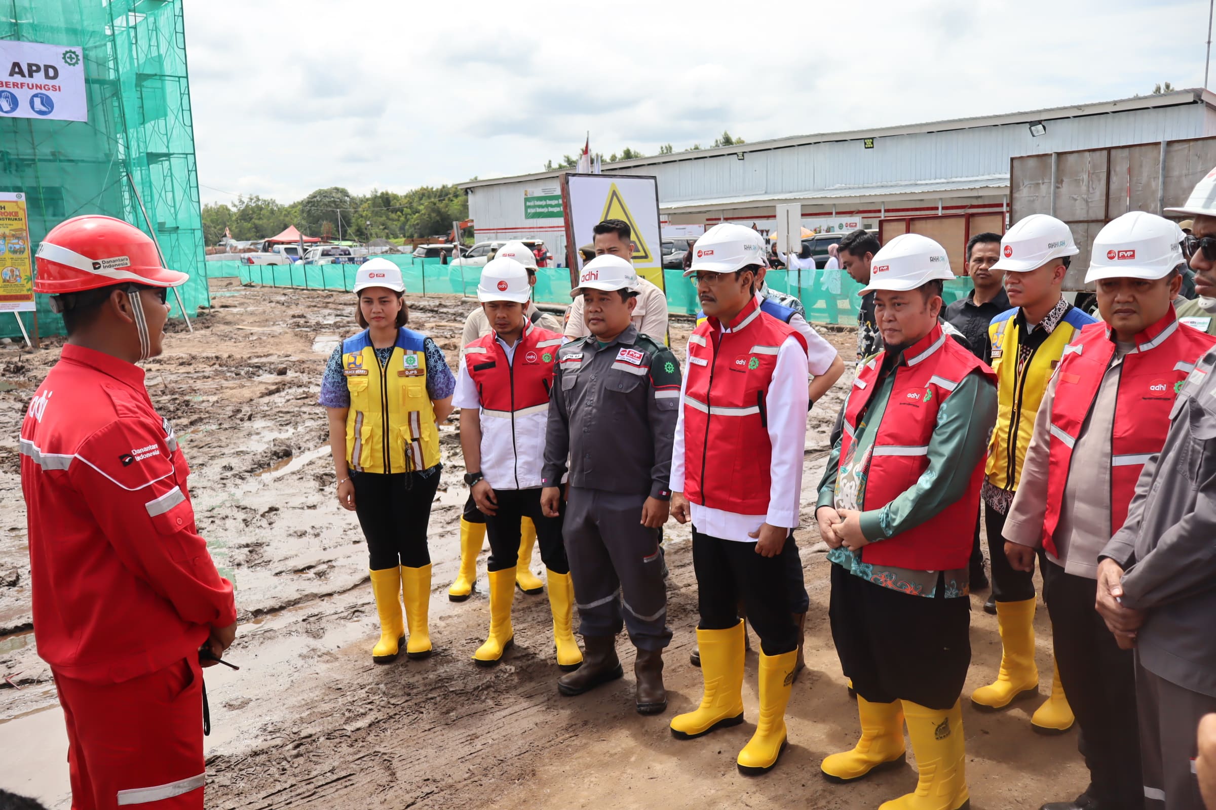 Bupati Katingan Dampingi Mensos RI Tinjau Pembangunan SRT 23 Permanen Katingan