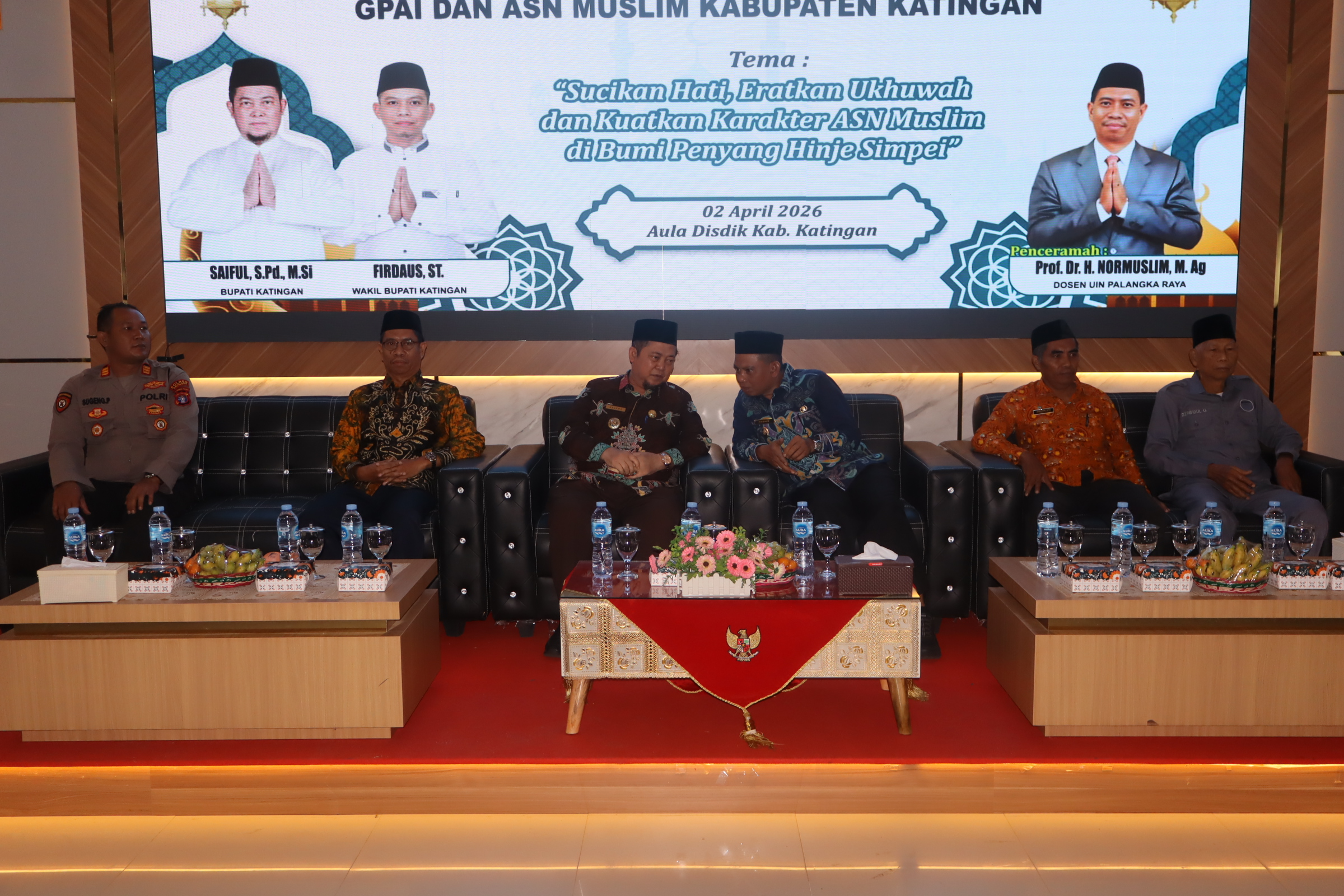 Perkuat Silaturahmi dan Nilai Spiritual, Bupati dan Wakil Bupati Katingan Hadiri Siraman Rohani dan Halal Bihalal ASN