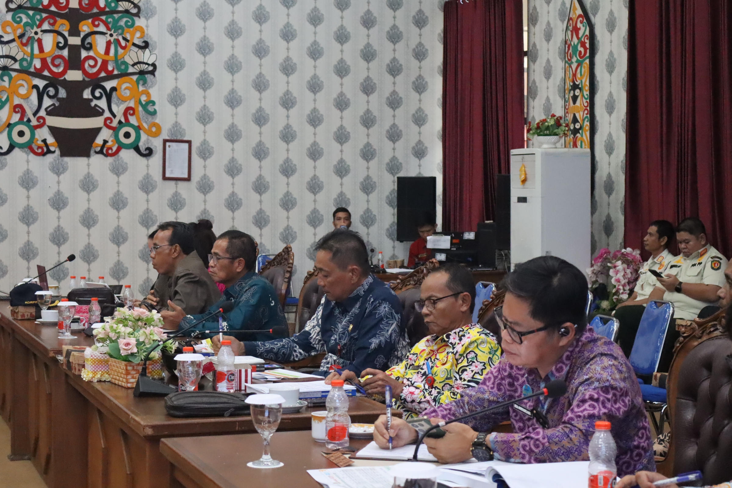 Sekda Katingan Hadiri Rapat Kerja DPRD Bahas LKPJ Bupati Tahun Anggaran 2025