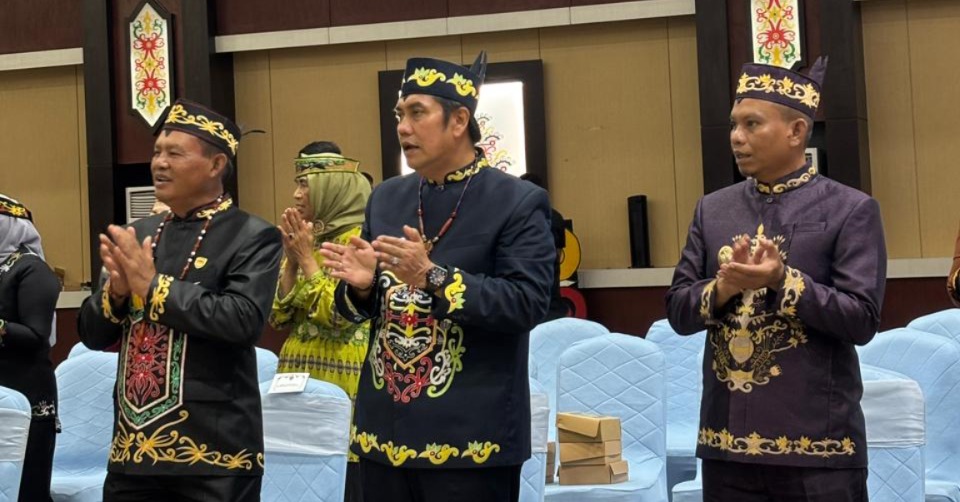 WAKIL BUPATI KATINGAN HADIRI UPACARA HARI JADI KE-69 PROVINSI KALIMANTAN TENGAH, GUBERNUR AGUSTIAR SABRAN TEKANKAN SEMANGAT ISEN MULANG DAN KEMANDIRIAN DAERAH