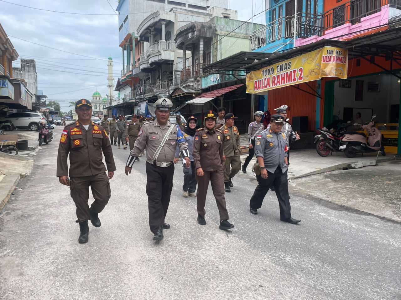 Satpol PP dan Damkar Katingan Gelar Patroli Terpadu di Pasar Kereng Pangi