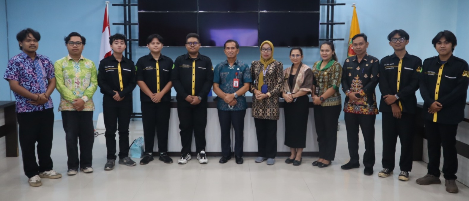 PEMKAB KATINGAN LEPAS TUJUH MAHASISWA TEKNOLOGI INFORMATIKA UPR USAI JALANI PROGRAM MAGANG