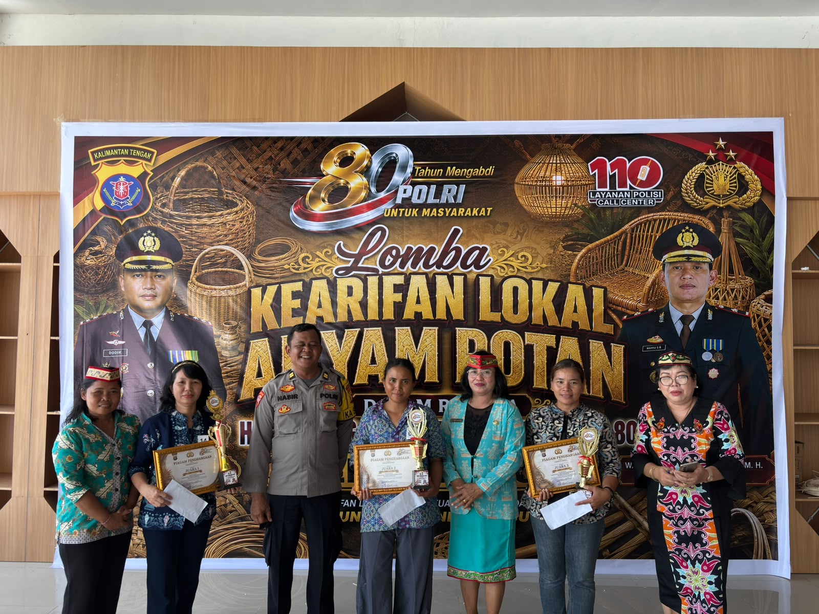 Perajin Anyam Rotan Katingan Berprestasi pada Lomba Kearifan Lokal HUT Bhayangkari ke-80