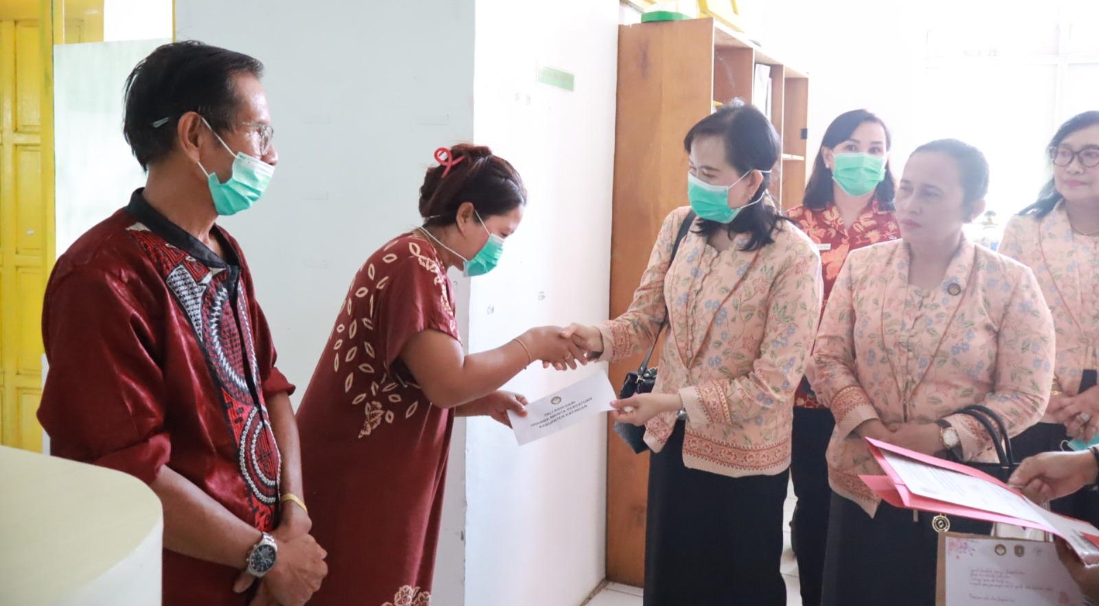 TALI ASIH DWP KATINGAN HADIRKAN KEPEDULIAN BAGI PASIEN KURANG MAMPU DI RSUD MAS AMSYAR