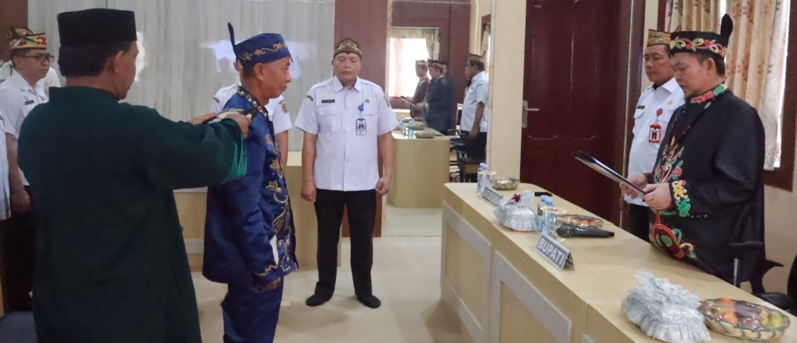 BUPATI SAIFUL LANTIK SUHARDI SEBAGAI DAMANG KATINGAN HULU, TEKANKAN ADAT UNTUK MENJAGA KERUKUNAN