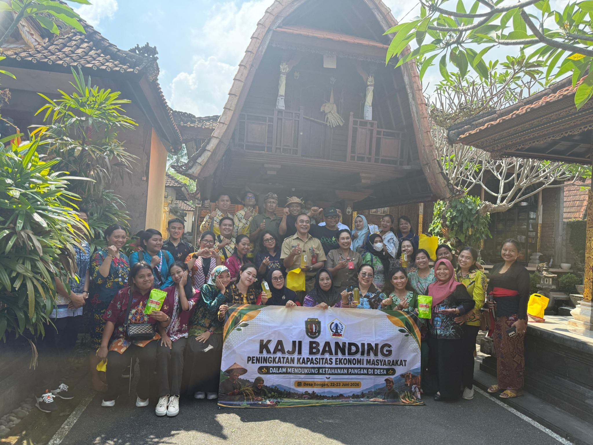 Peserta Kaji Banding Katingan Kunjungi UMKM Teh Gobo dan Minyak Kelapa, Pelajari Peluang Pengembangan Produk Lokal Bernilai Ekonomi