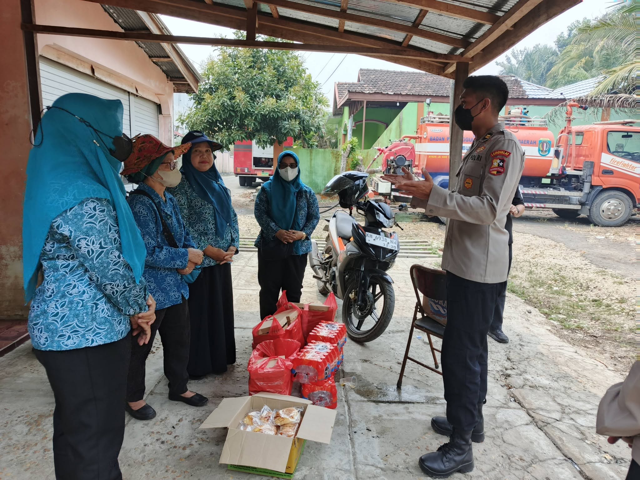 TP PKK Katingan Salurkan Makanan dan Minuman untuk Dukung Relawan Karhutla